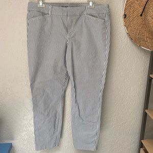 Old Navy Pixie Cut Work Pants. Size 12